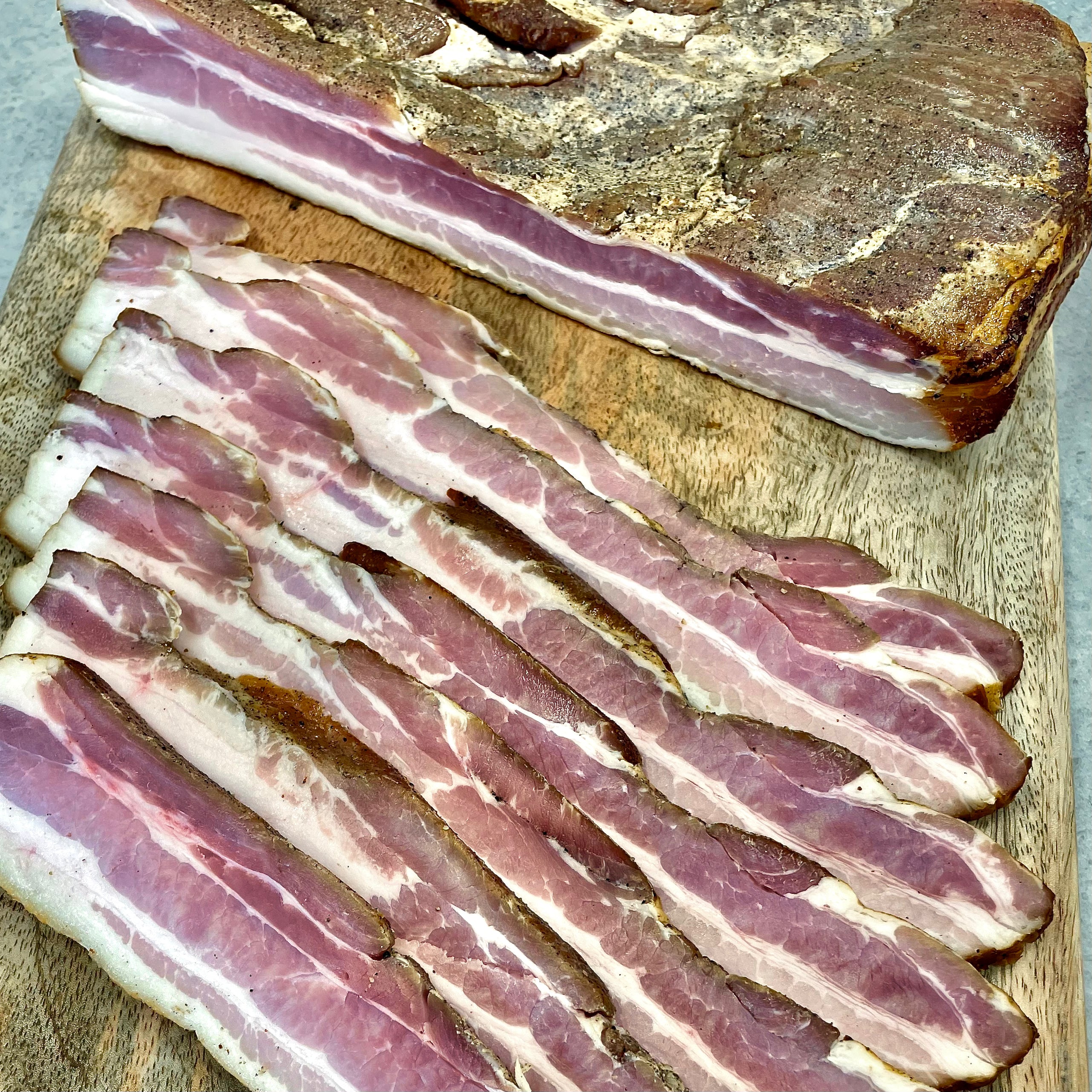 Köttbutikens egenrökta bacon – hantverksmässigt rökt